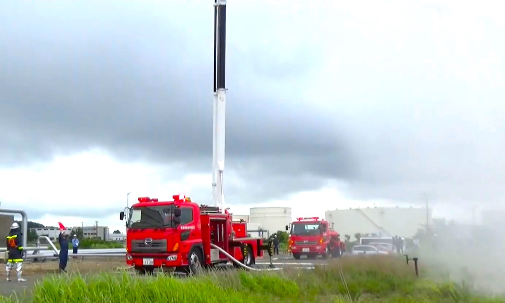 消防車と合同訓練の様子