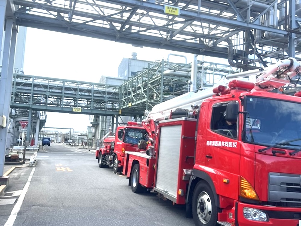 消防車と合同訓練の様子