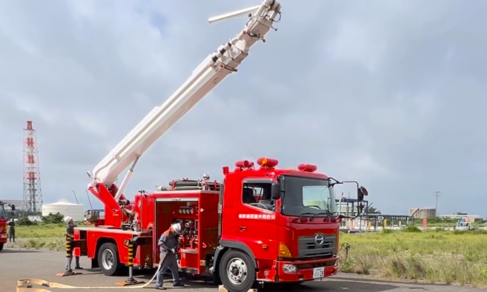 消防車と合同訓練の様子